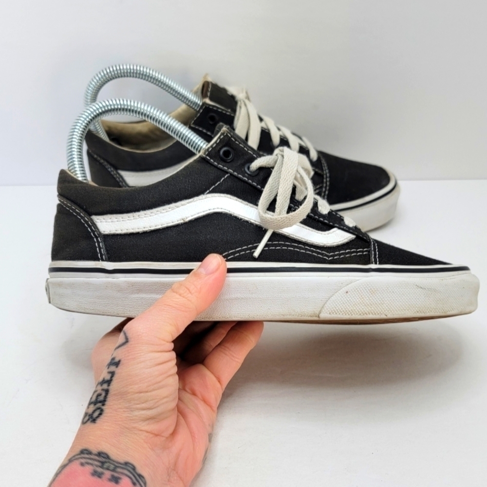 Vans | Old Skool distressed black white canvas low sneakers | WMS 6